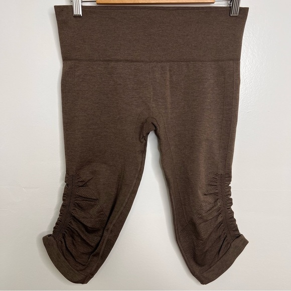 LULULEMON In The Flow Crop II Heathered Bark Chocolate Cropped Leggings - Picture 2 of 6